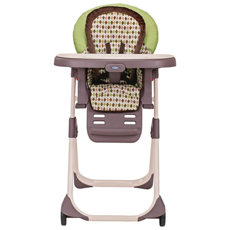 To make storing this graco high chair convenient, it offers folding ability 