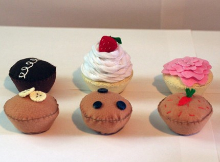 muffins and cupcakes. felt-cupcake-and-muffin-bake-