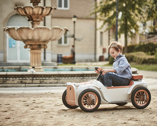 D. Throne Premium Electric Car for Children by Joongho Choi