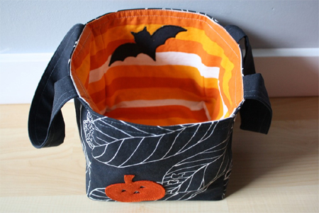 hallowe’en-bucket-baby-stuff-carrier-2