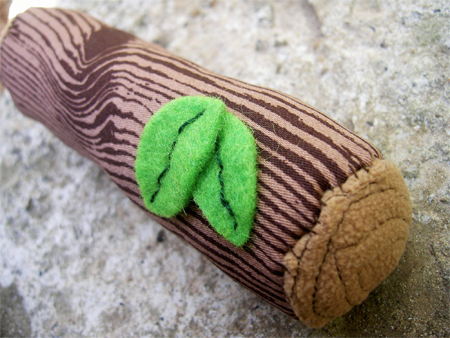 Little Rattle Log - A Smart Unisex Baby Gift