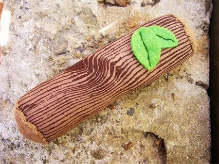Little Rattle Log - A Smart Unisex Baby Gift