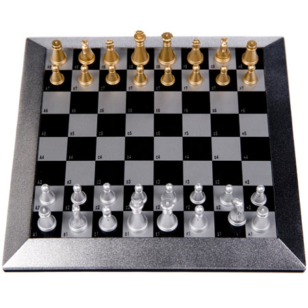 Играть с живым соперником. Шахматы с4 g6. Реальные шахматы. Шахматы два. Шахматы на четыре игрока.